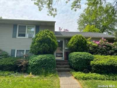 Home For Rent in Garden City, New York