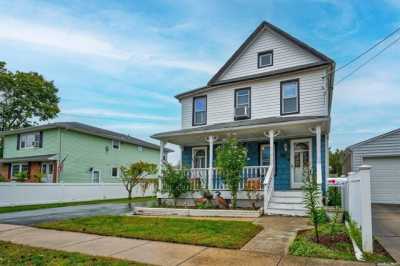 Home For Rent in Hicksville, New York