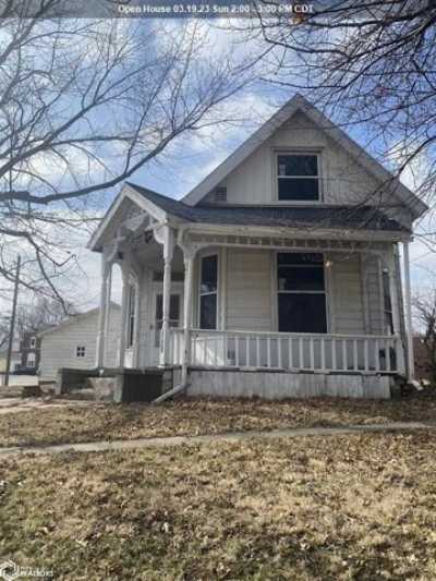 Home For Sale in Burlington, Iowa
