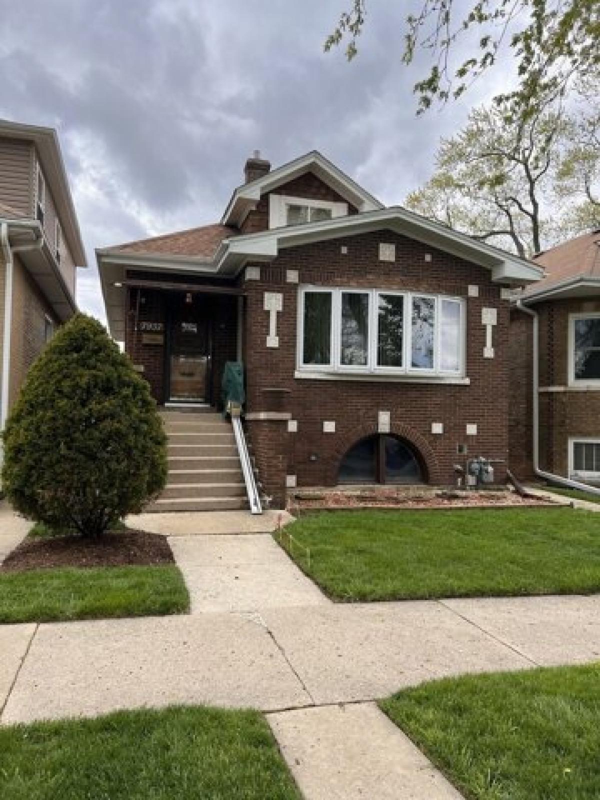 Picture of Home For Sale in Elmwood Park, Illinois, United States