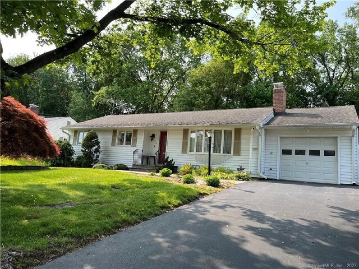 Picture of Home For Sale in Newington, Connecticut, United States