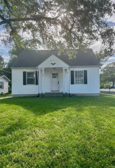 Home For Sale in Okawville, Illinois
