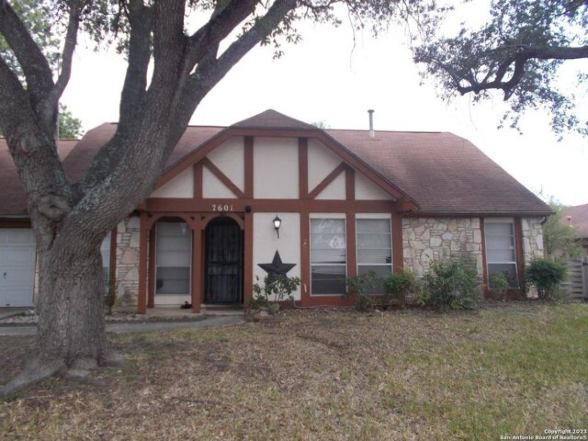 Picture of Home For Sale in Live Oak, Texas, United States