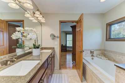 Home For Sale in Bloomingdale, Illinois