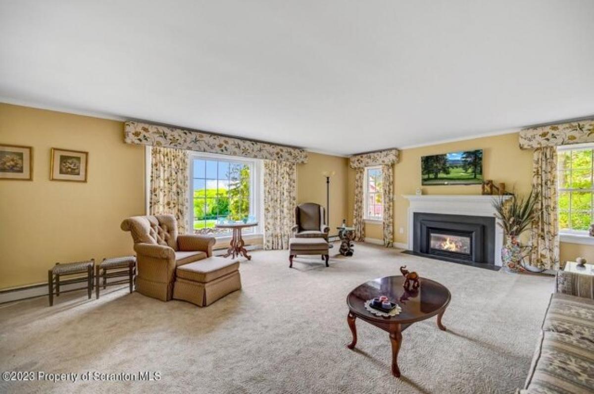 Picture of Home For Sale in Clarks Summit, Pennsylvania, United States
