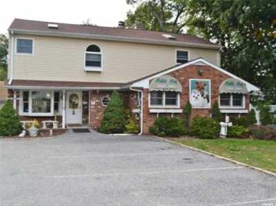 Home For Rent in Huntington Station, New York