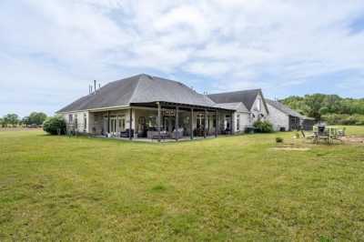Home For Sale in Oakland, Tennessee