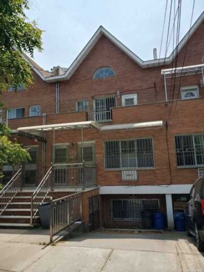 Home For Sale in Fresh Meadows, New York