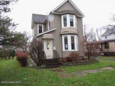 Home For Sale in Whitesboro, New York