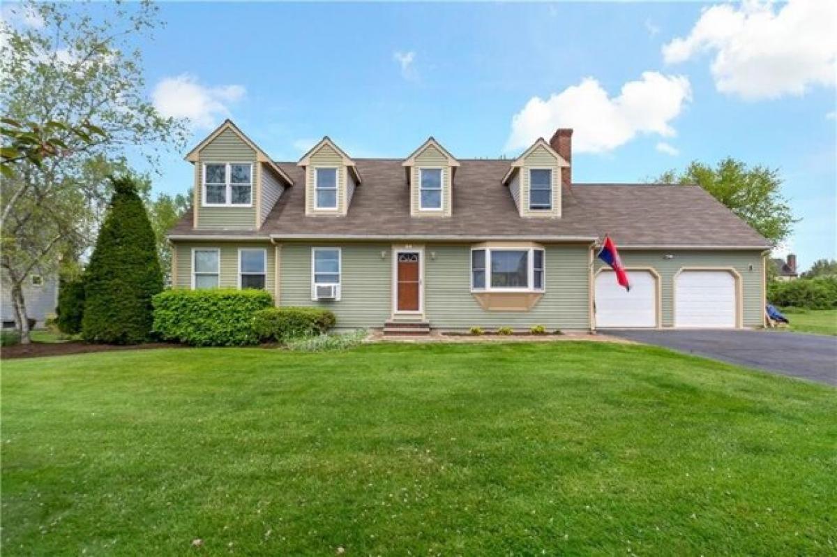 Picture of Home For Sale in Middletown, Rhode Island, United States