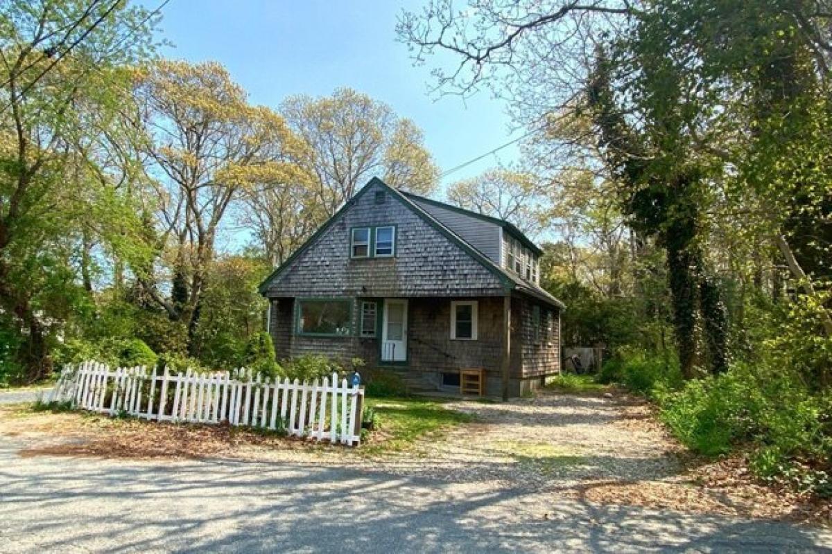 Picture of Home For Sale in Hyannis, Massachusetts, United States