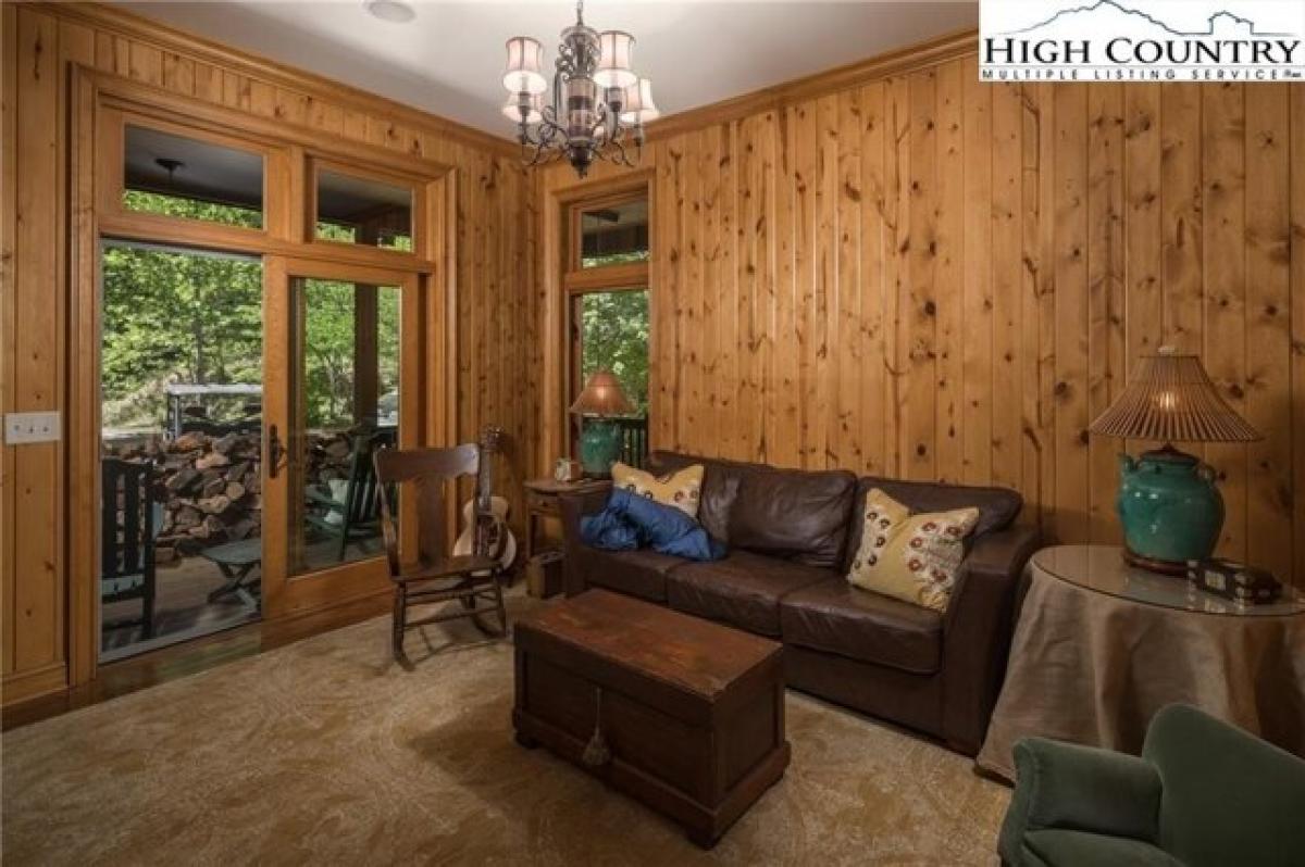 Picture of Home For Sale in Green Mountain, North Carolina, United States