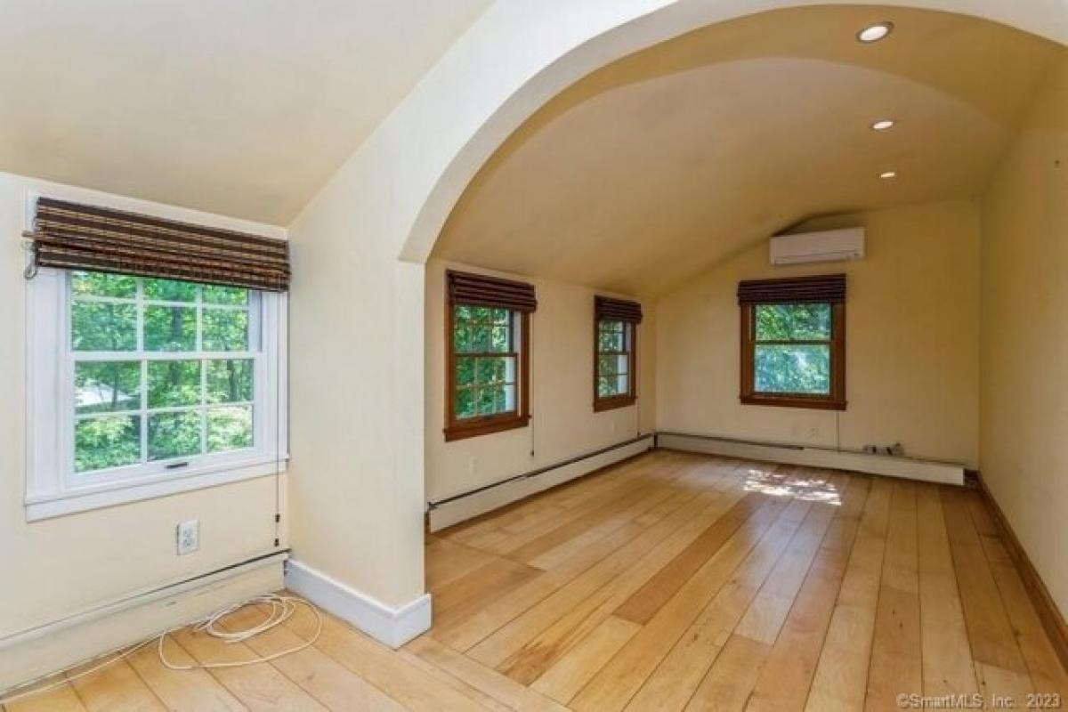 Picture of Home For Sale in Wilton, Connecticut, United States