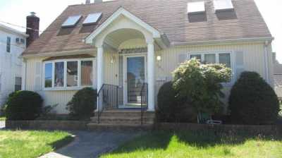 Home For Rent in East Williston, New York