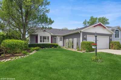 Home For Sale in Streamwood, Illinois