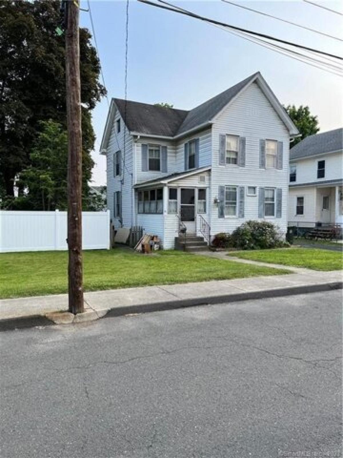 Picture of Home For Sale in Windsor Locks, Connecticut, United States