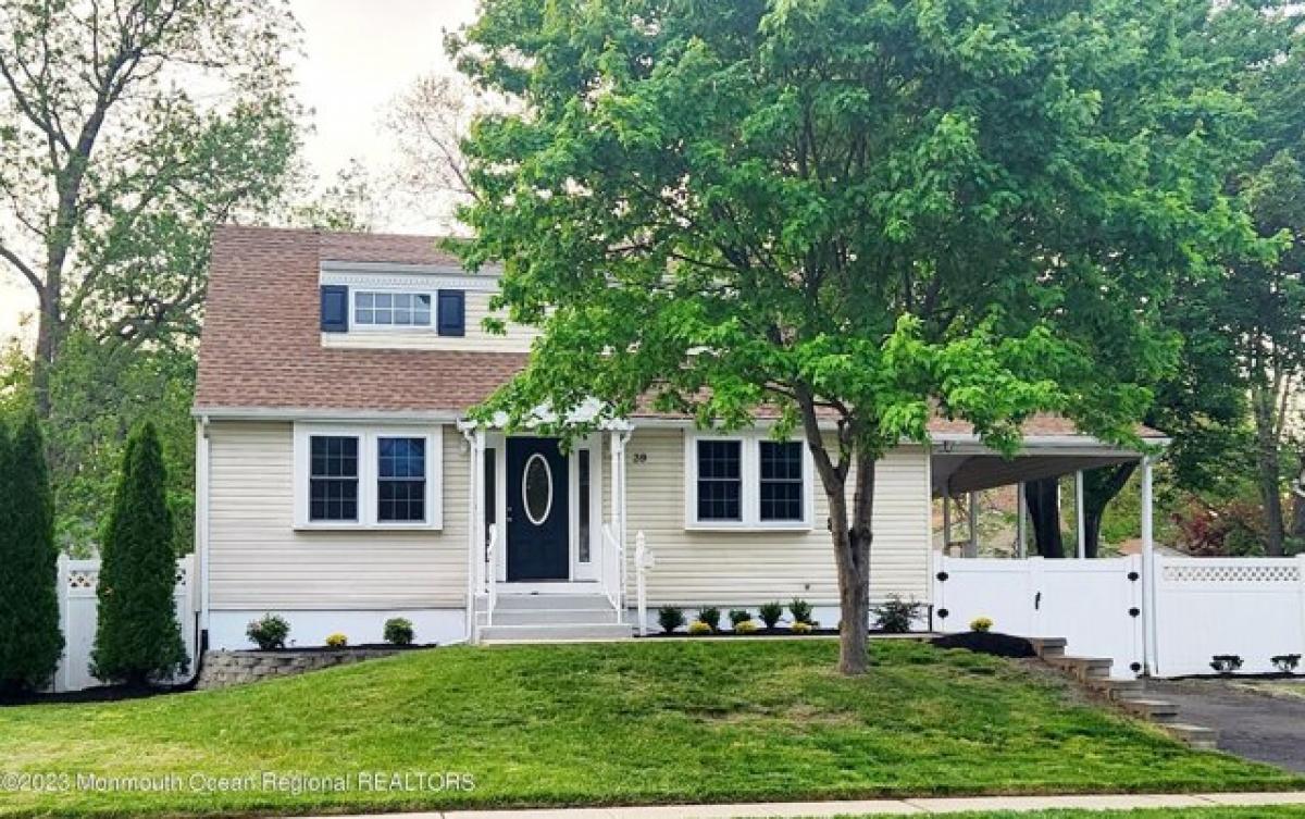 Picture of Home For Sale in Hazlet, New Jersey, United States