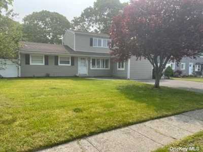 Home For Sale in Selden, New York