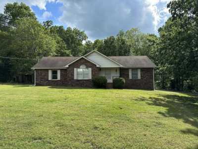 Home For Sale in Charlotte, Tennessee