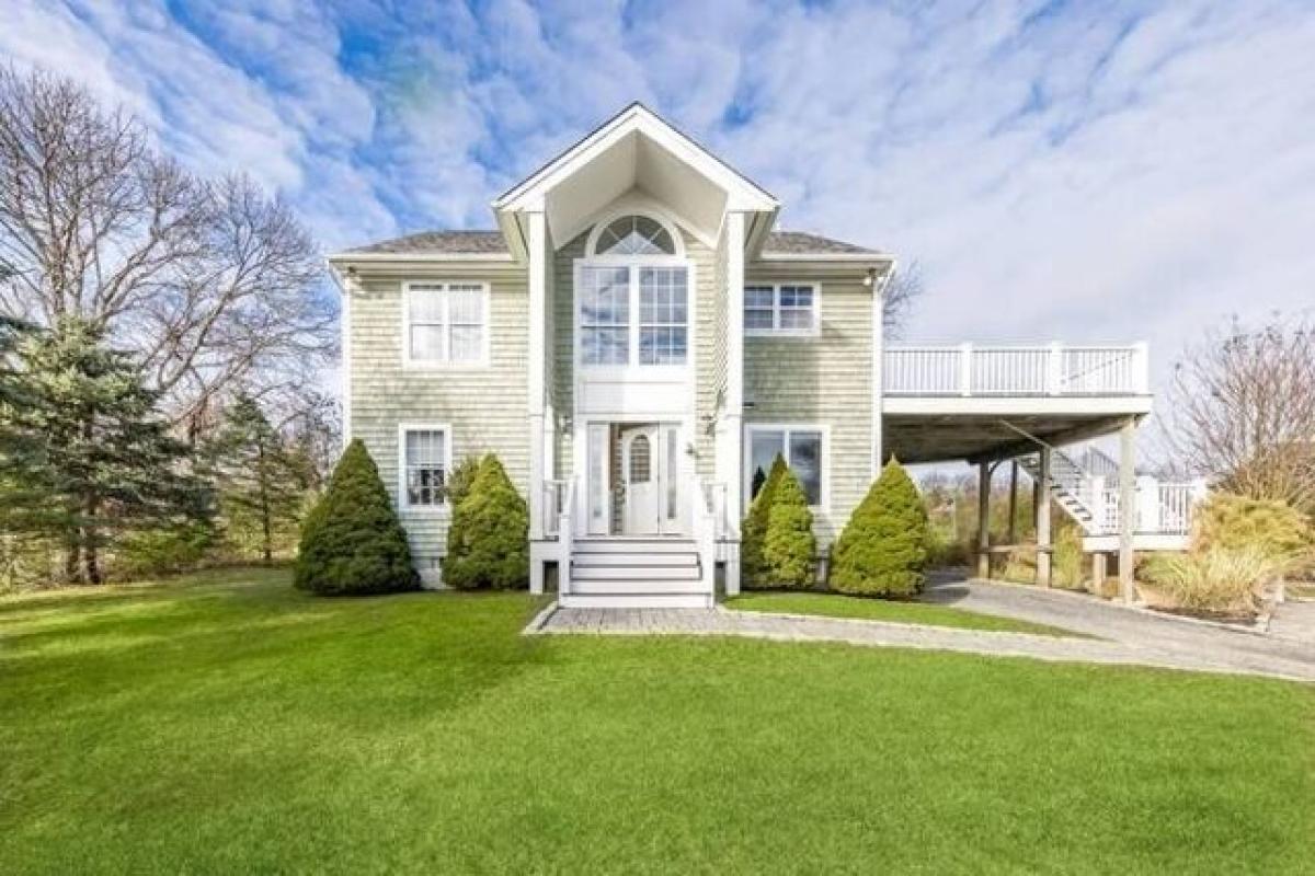 Picture of Home For Sale in Montauk, New York, United States