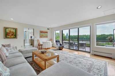 Home For Sale in New City, New York