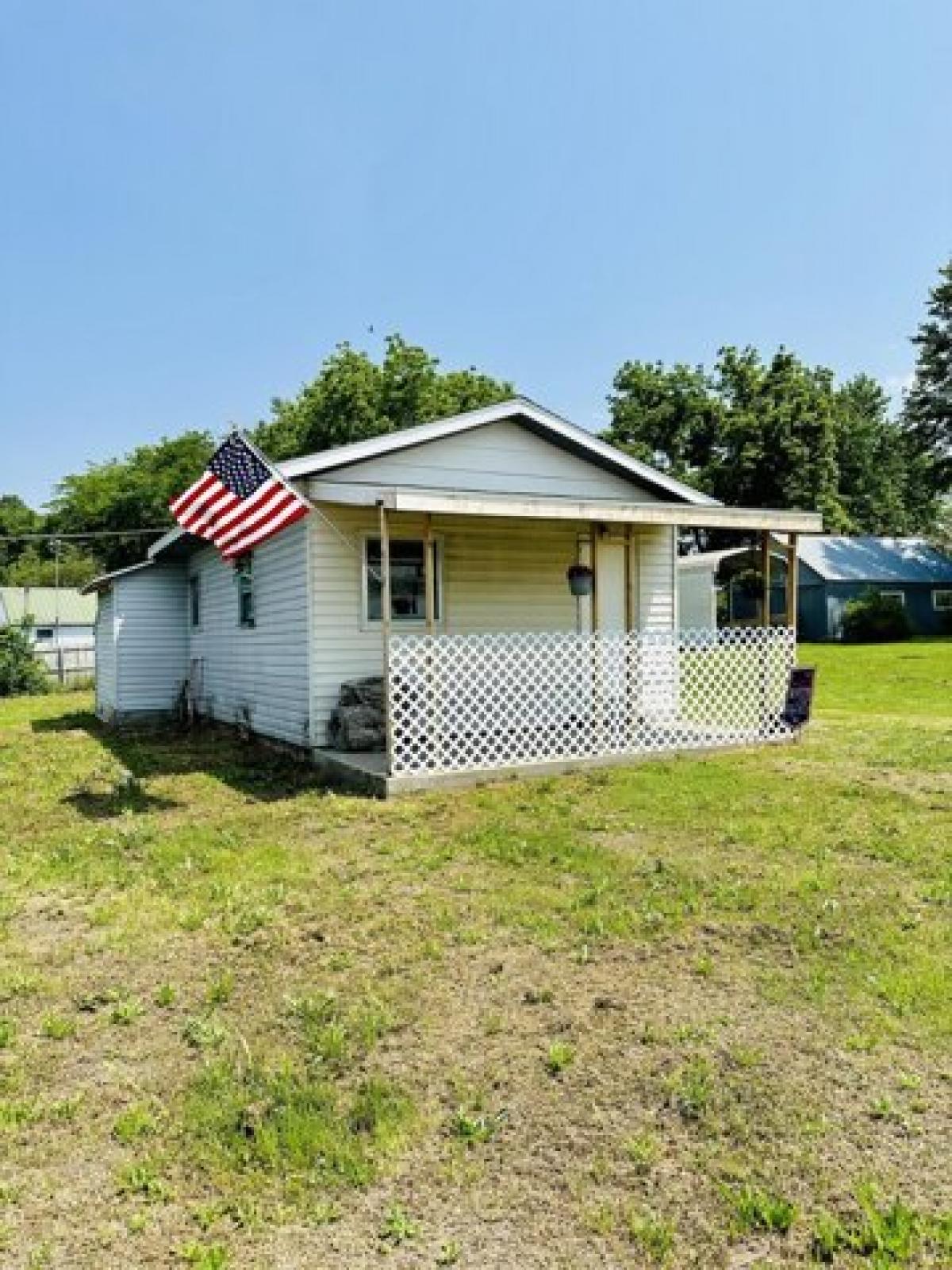 Picture of Home For Sale in Stockton, Missouri, United States
