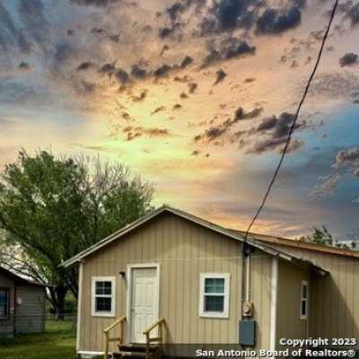 Home For Sale in Floresville, Texas