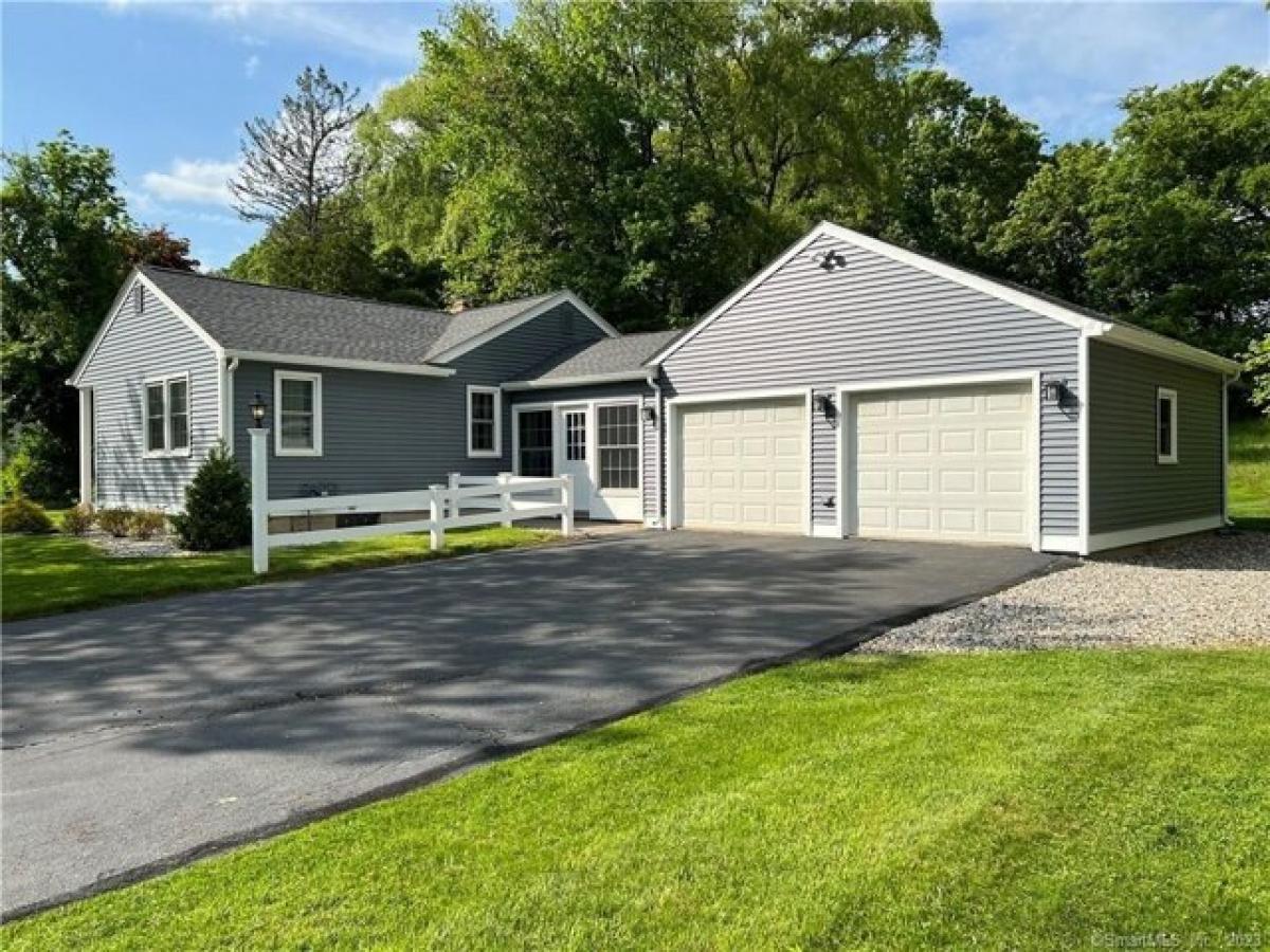 Picture of Home For Sale in Windsor, Connecticut, United States