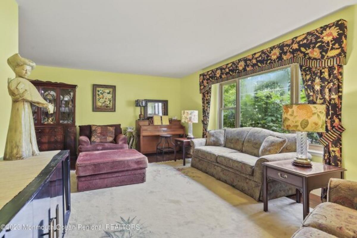 Picture of Home For Sale in Howell, New Jersey, United States