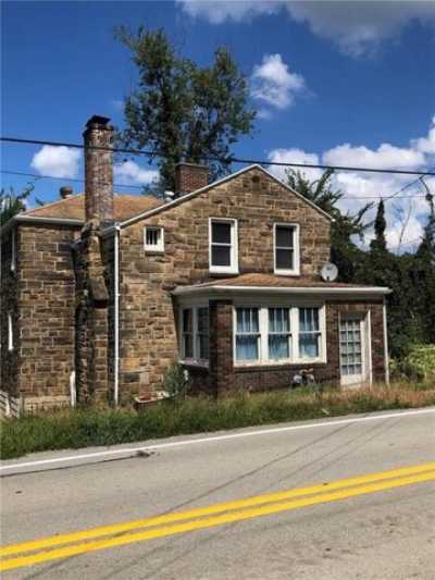 Home For Sale in Finleyville, Pennsylvania