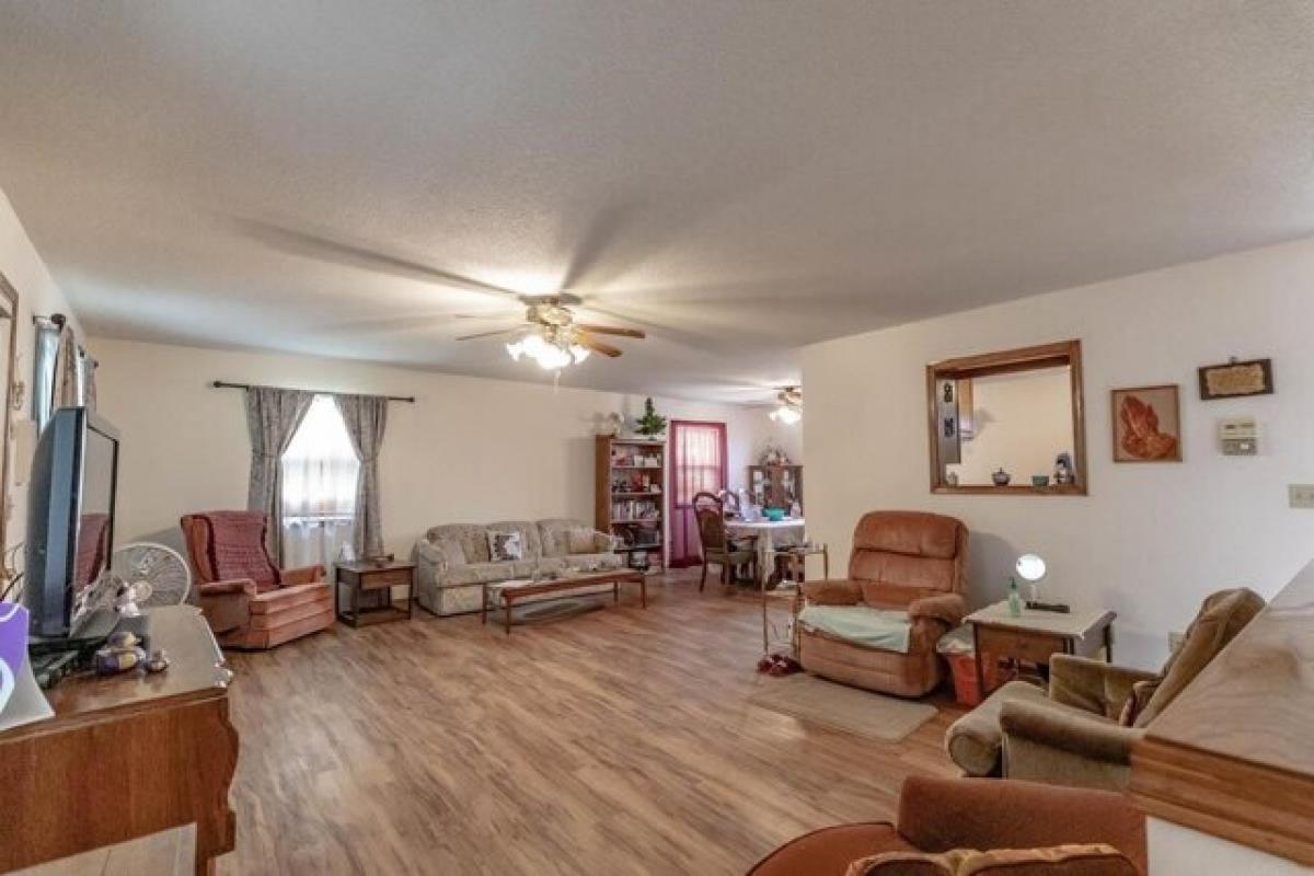 Picture of Home For Sale in Andover, Kansas, United States