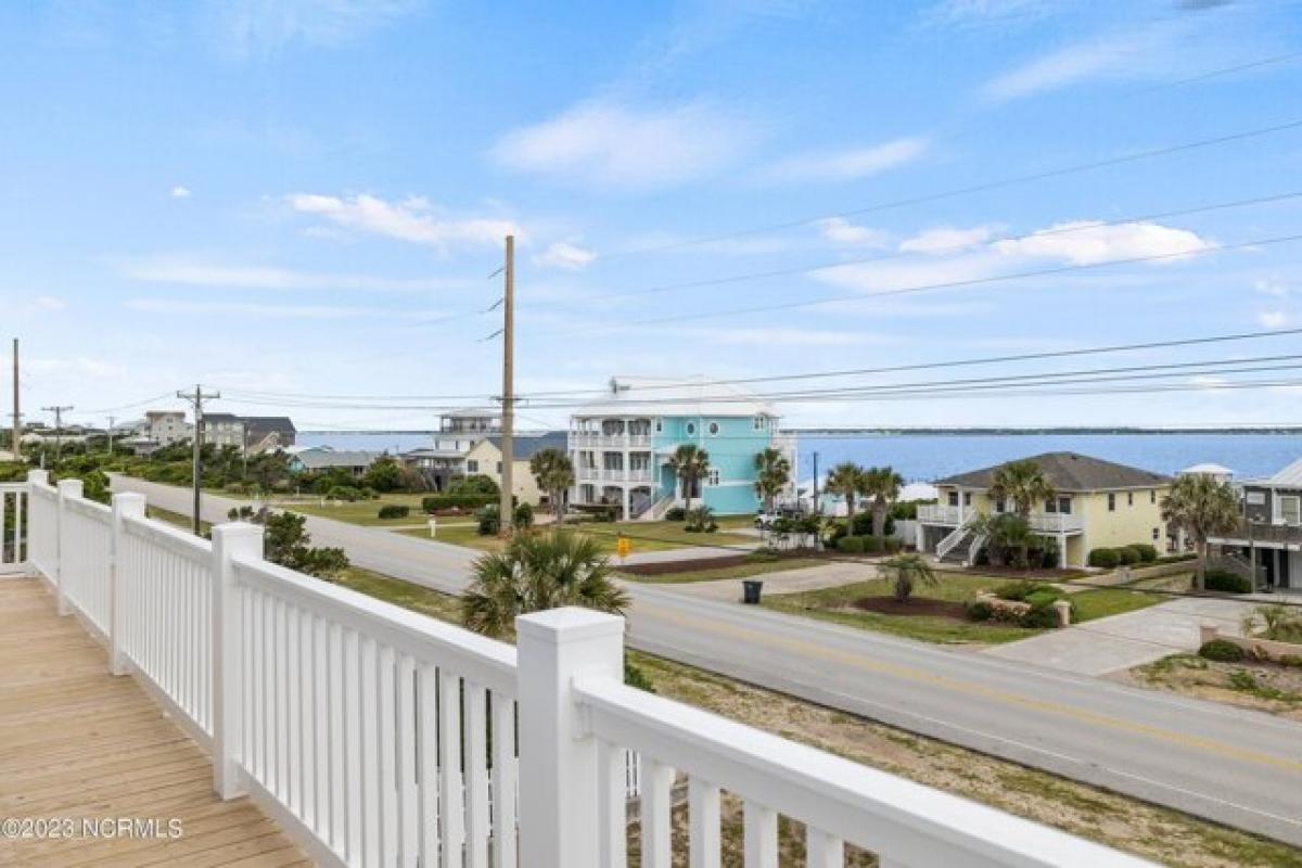Picture of Home For Sale in Emerald Isle, North Carolina, United States