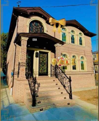 Home For Sale in South Ozone Park, New York