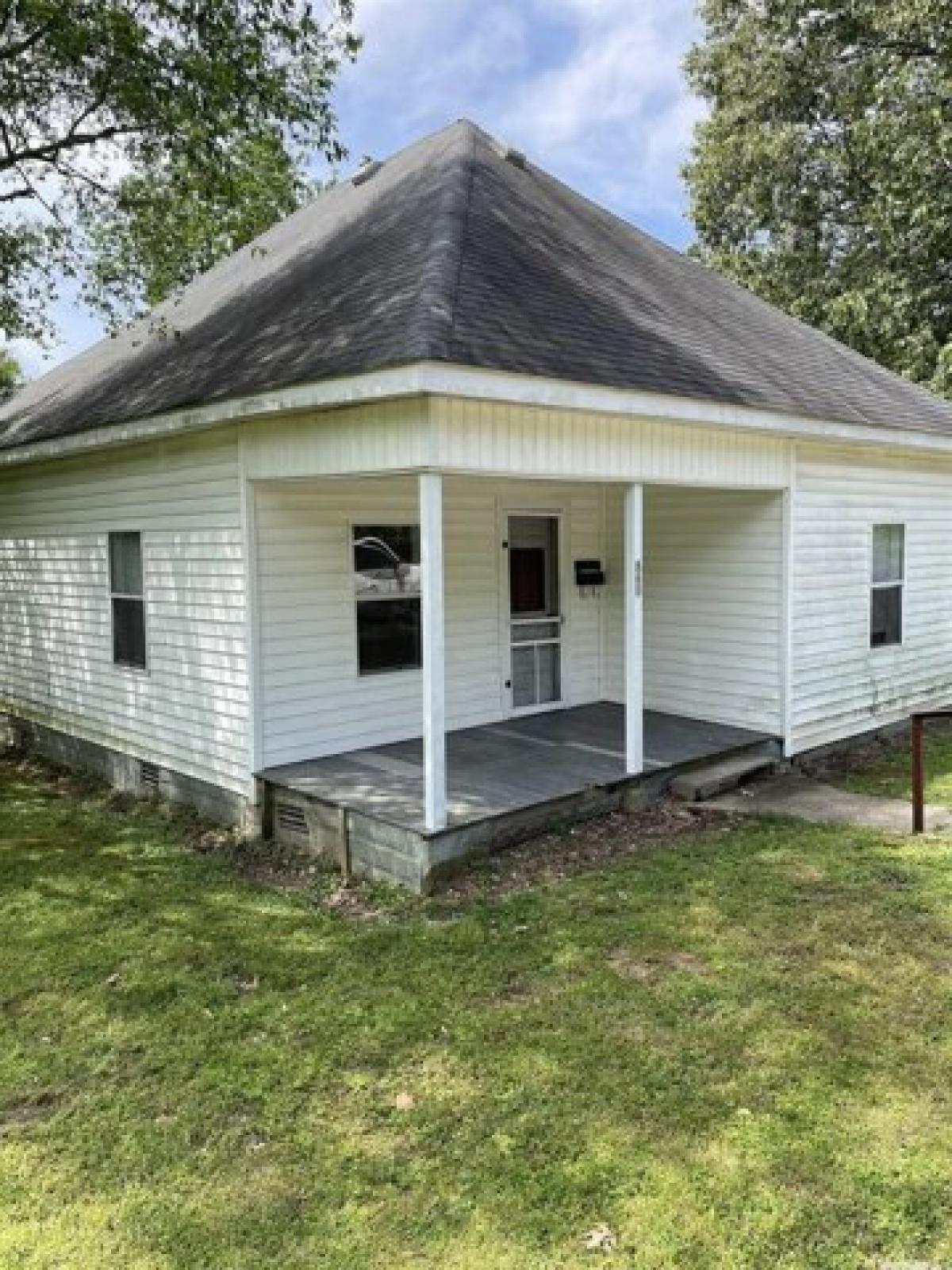 Picture of Home For Sale in Piggott, Arkansas, United States
