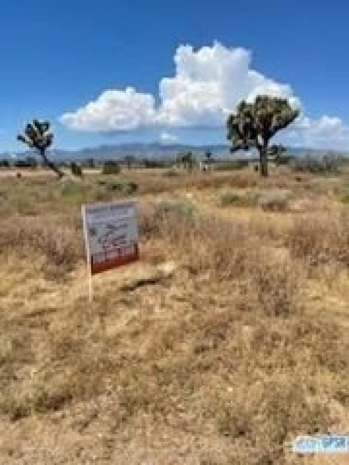Picture of Residential Land For Sale in Oak Hills, California, United States