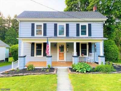 Home For Sale in Hampton, New Jersey