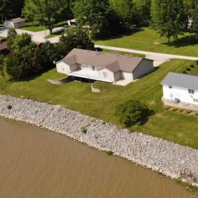 Home For Sale in Carlyle, Illinois