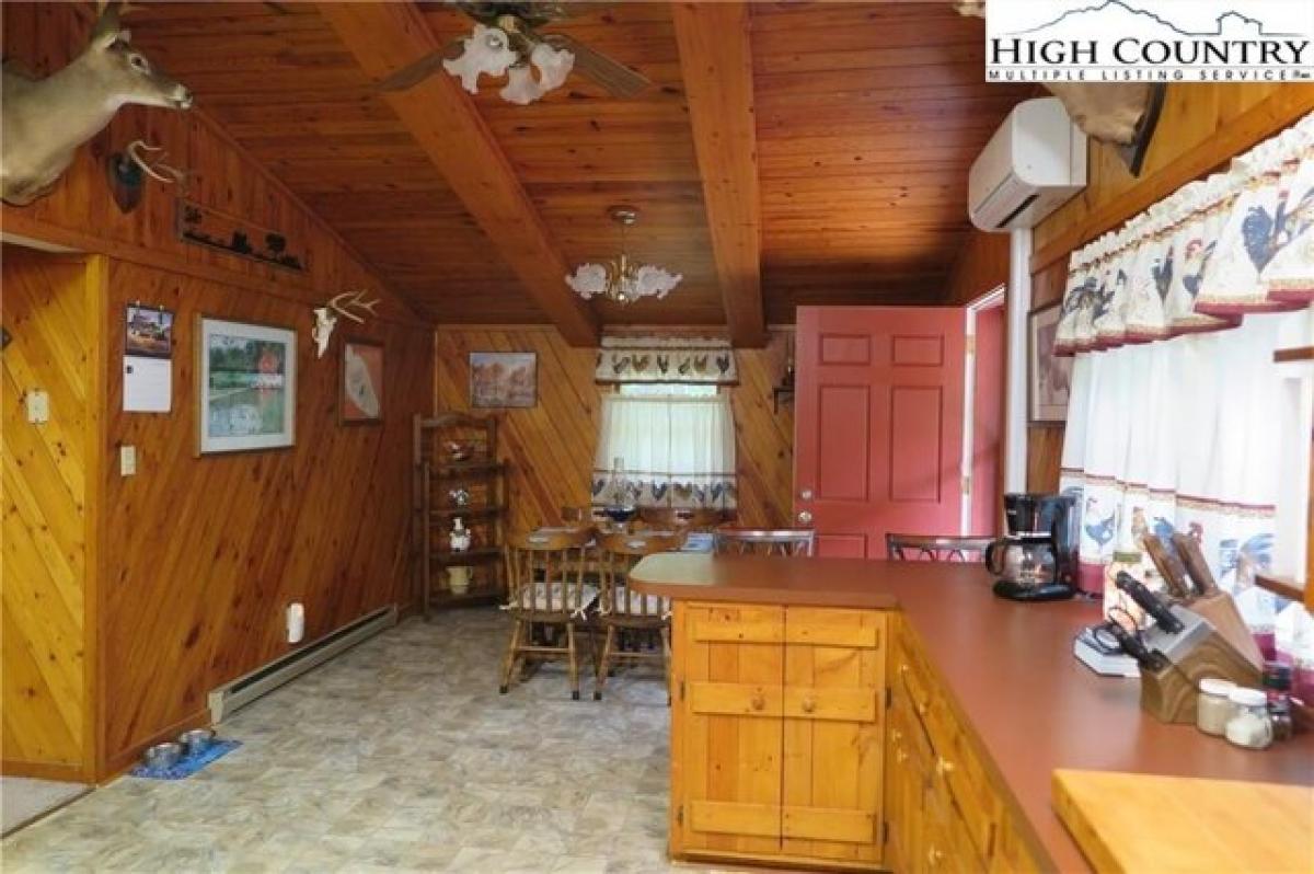 Picture of Home For Sale in Glade Valley, North Carolina, United States