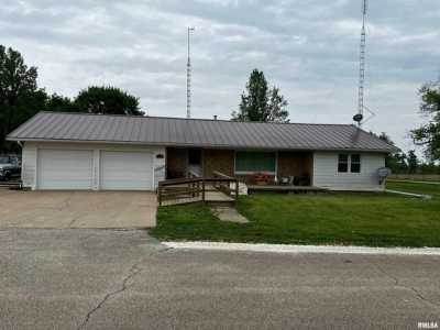 Home For Sale in Smithfield, Illinois