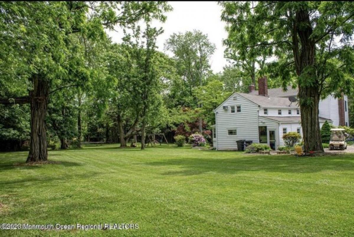 Picture of Home For Sale in Morganville, New Jersey, United States