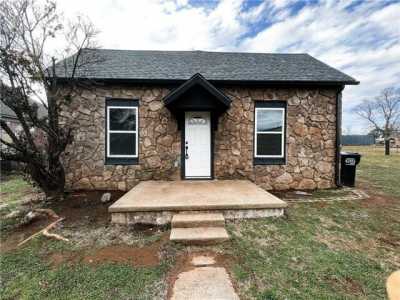 Home For Sale in Thomas, Oklahoma