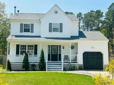 Home For Sale in Ridge, New York