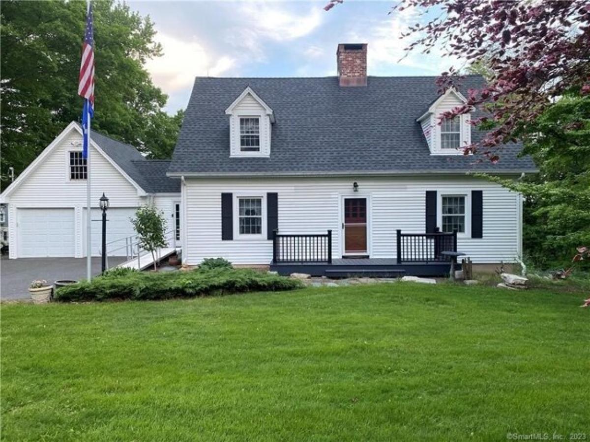 Picture of Home For Sale in Orange, Connecticut, United States