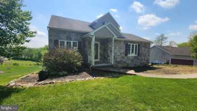 Home For Sale in Spring Grove, Pennsylvania