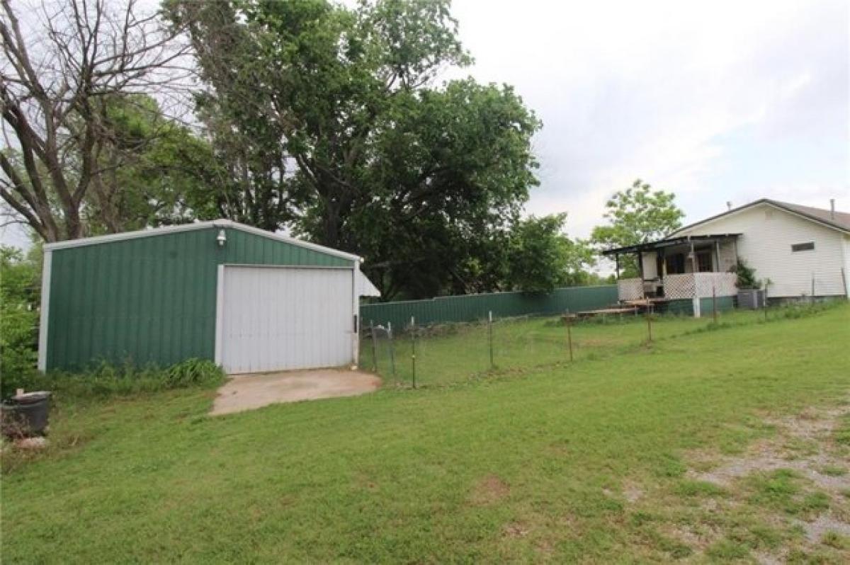 Picture of Home For Sale in Rush Springs, Oklahoma, United States