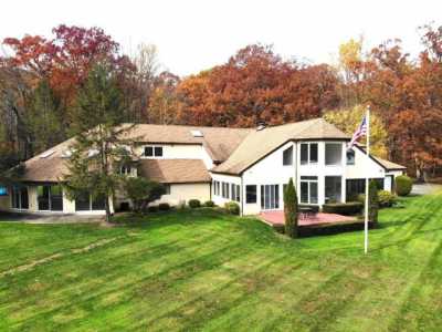 Home For Sale in Kinnelon, New Jersey