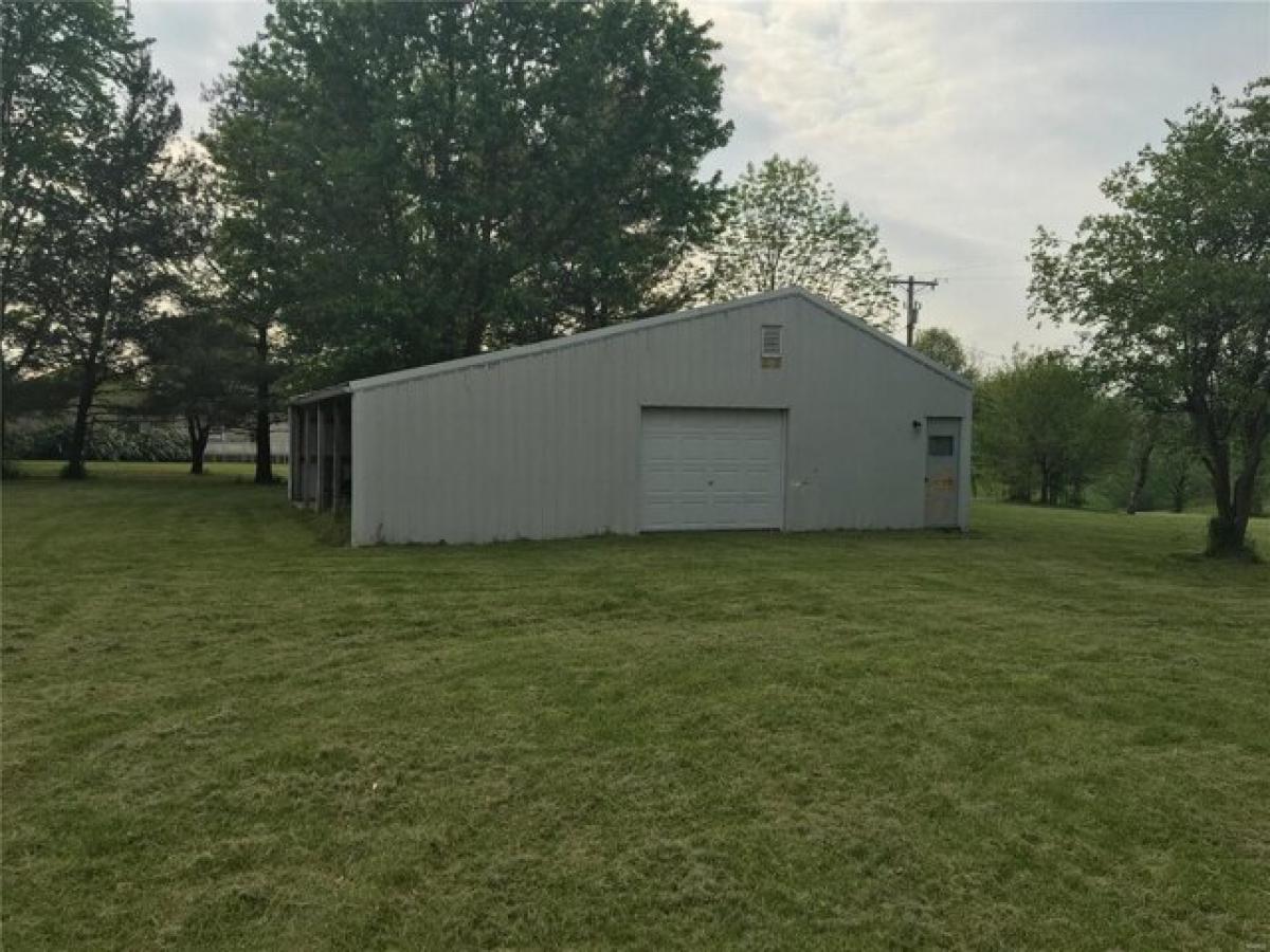 Picture of Home For Sale in Eolia, Missouri, United States