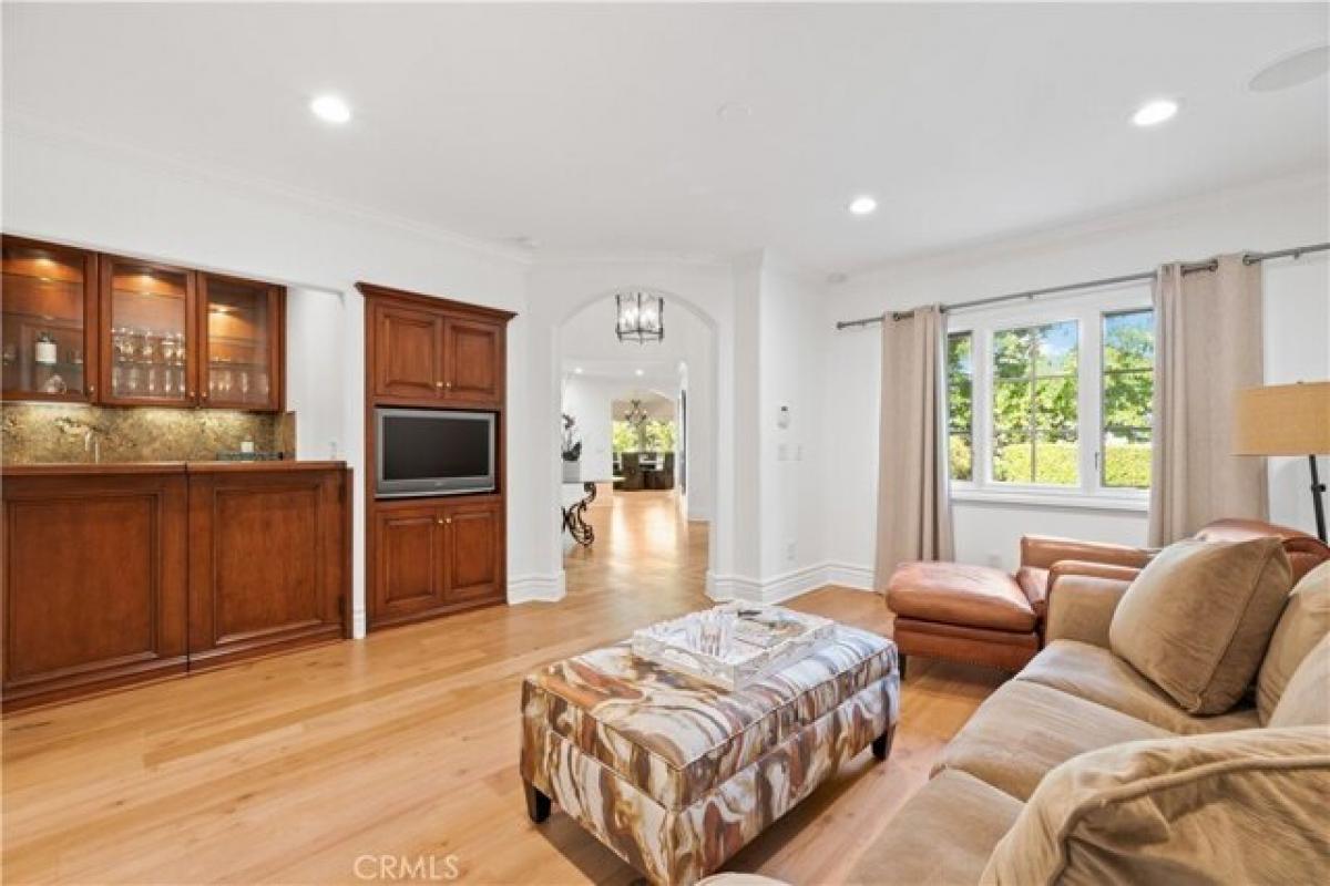Picture of Home For Sale in Encino, California, United States