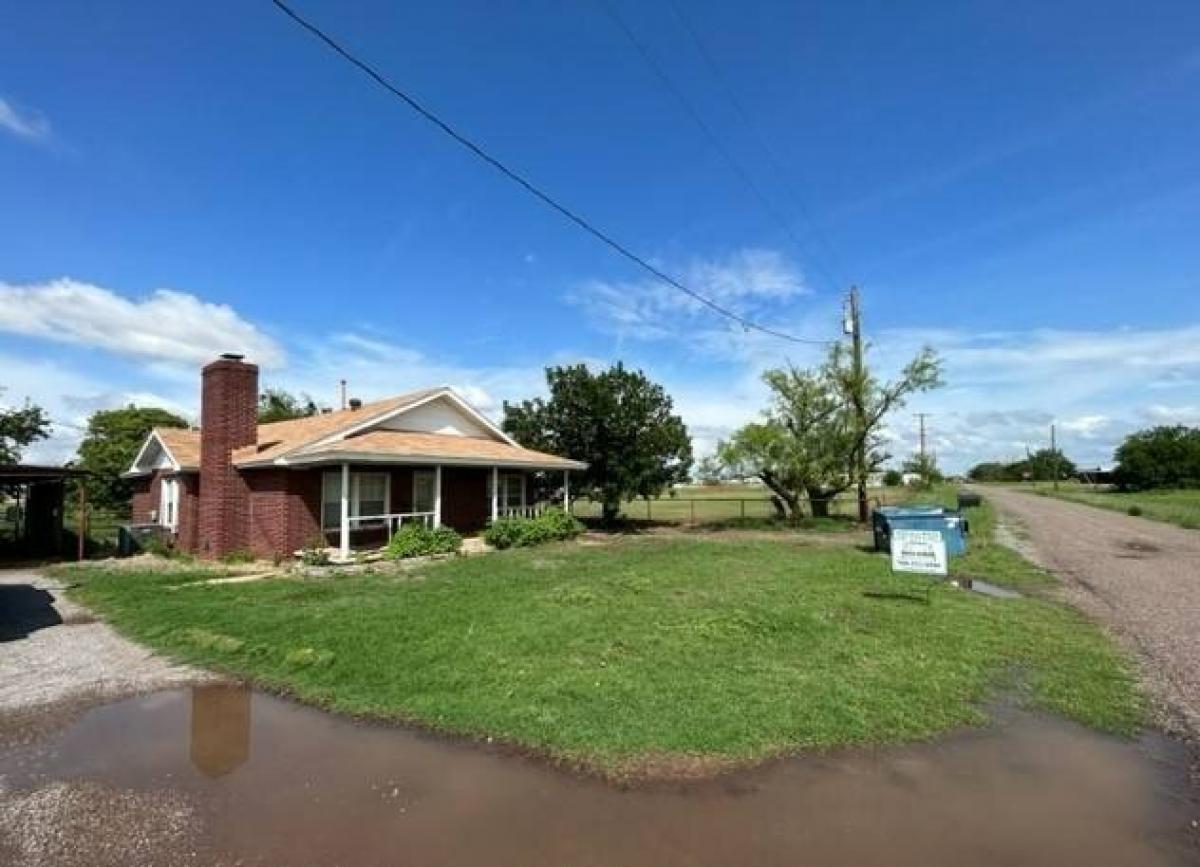 Picture of Home For Sale in Harrold, Texas, United States