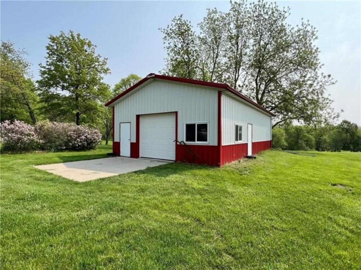 Picture of Home For Sale in Newton, Iowa, United States